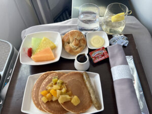 breakfast in hawaiian airlines first class