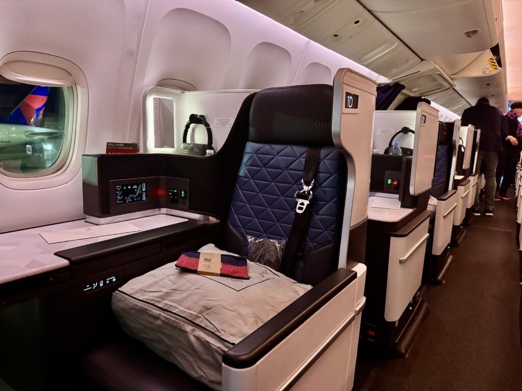 Better, But Not Best: Delta One Business Class on the 767-400ER 2 delta one seat 767-400ER