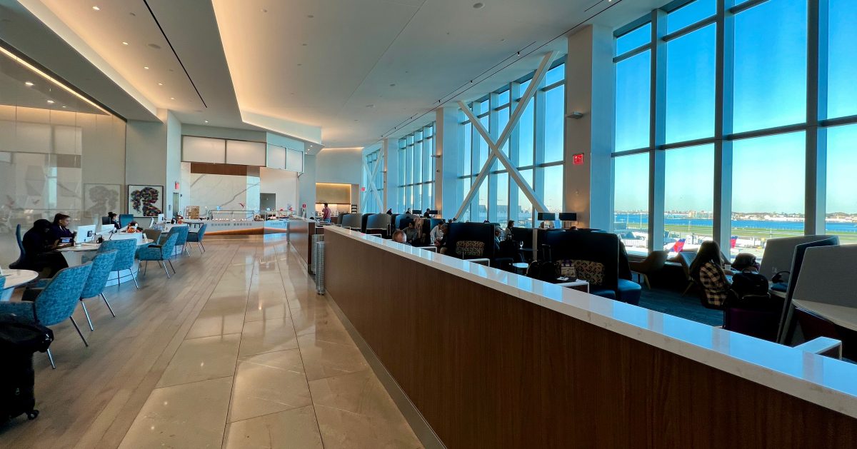 Huge, Shiny & Crowded: Delta Sky Club LaGuardia (LGA) Review