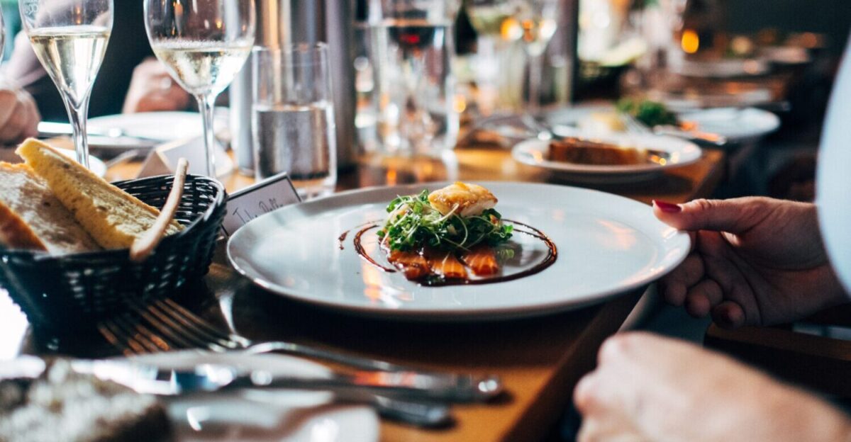 The 7 Best Credit Cards to Use For Dining in 2024